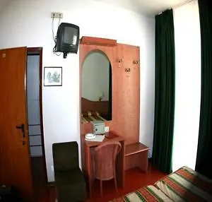 harris-hotel.hotelslidodijesolo.com/